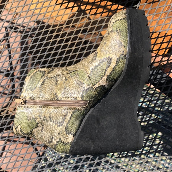 UrbanOutfitters Green Faux Snakeskin Ankle Booties - Picture 11 of 15